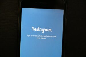 Read more about the article How to Loop a Video for Instagram